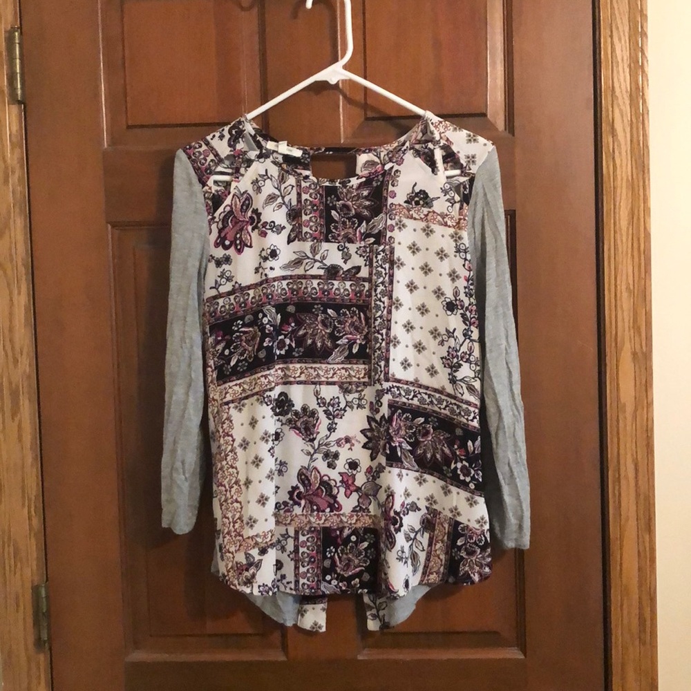 3/4 sleeve blouse.